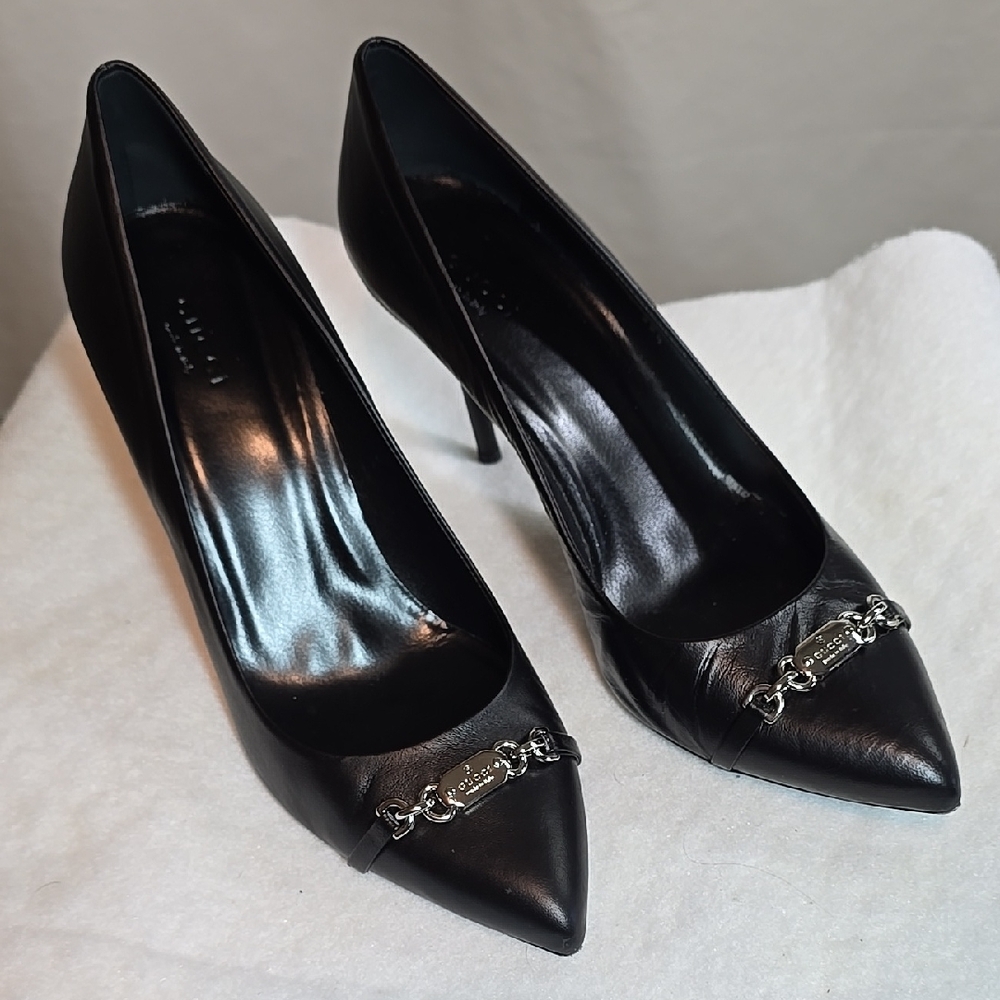 GUCCI Nappa Moorea Molaita Black Leather Pumps With Chain Detail Size 39.5